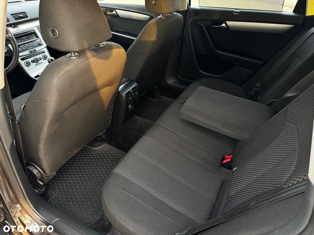Volkswagen Passat 1.6 TDI Comfortline - 14