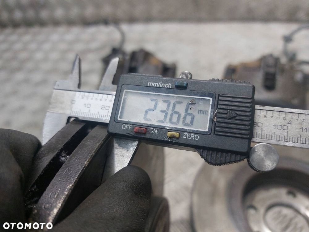 TARCZE HAMULCOWE PRZÓD + ZACISKI RENAULT MEGANE I LIFT 1.6 16V - 6