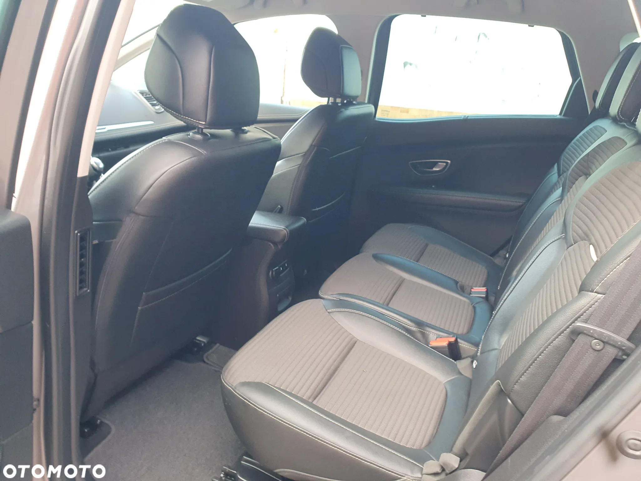 Renault Scenic ENERGY TCe 140 INTENS - 13