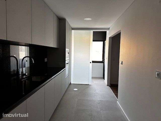 T2 moderno com garagem, varanda e ar condicionado - Grande imagem: 5/15