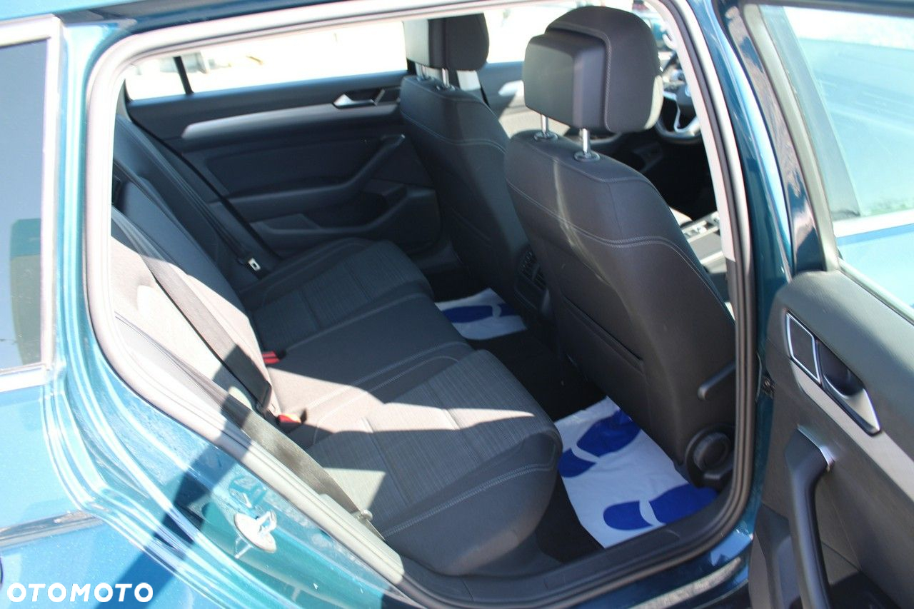 Volkswagen Passat - 30
