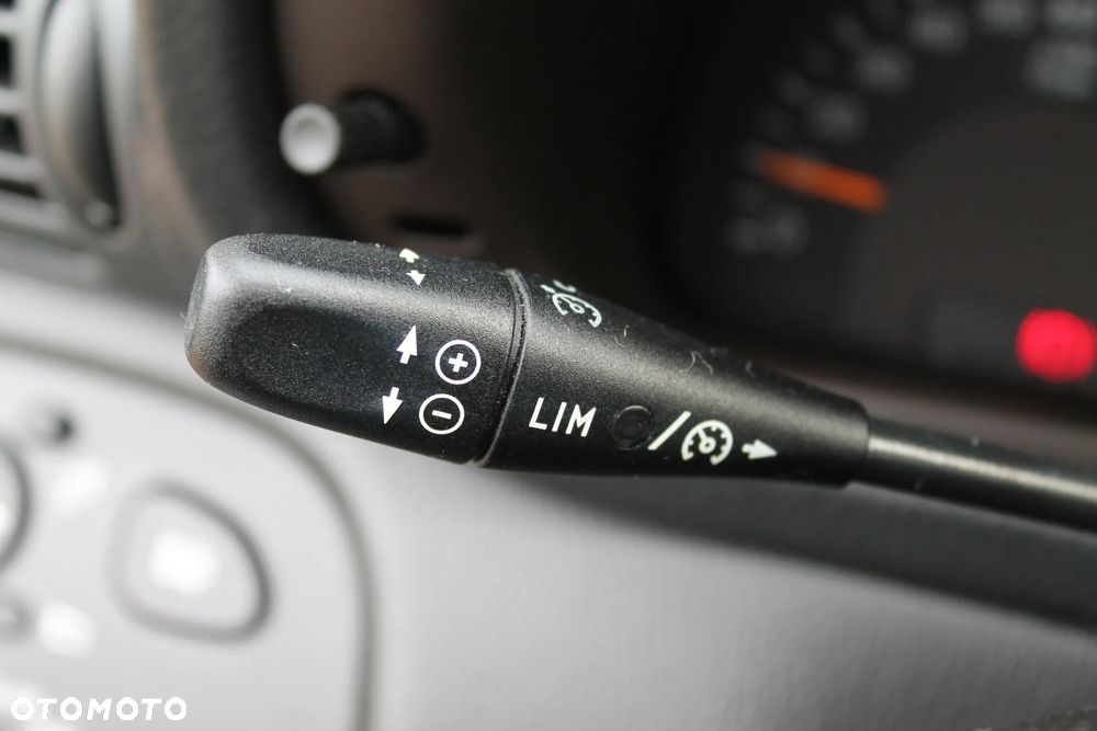 Mercedes-Benz Klasa C 200 CGI Elegance - 37