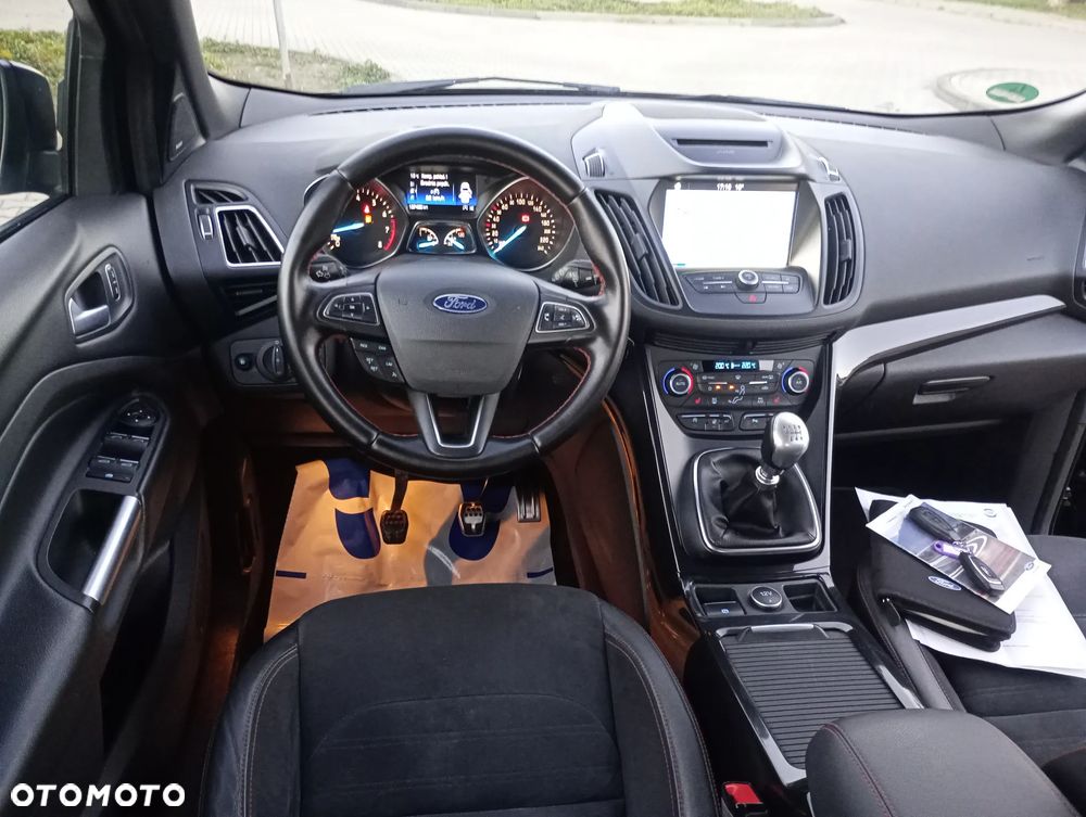Ford Kuga 1.5 EcoBoost 2x4 ST-Line - 35