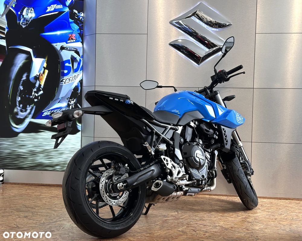 Suzuki GSX - 6