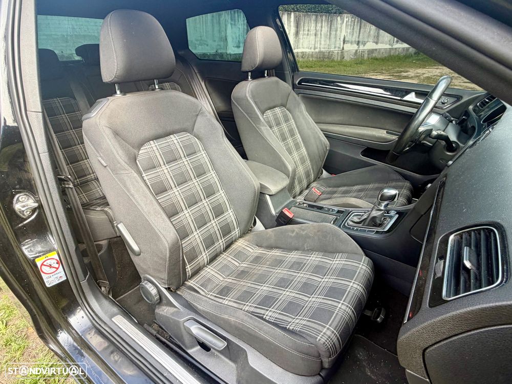 VW Golf 2.0 TDI GTD DSG - 33