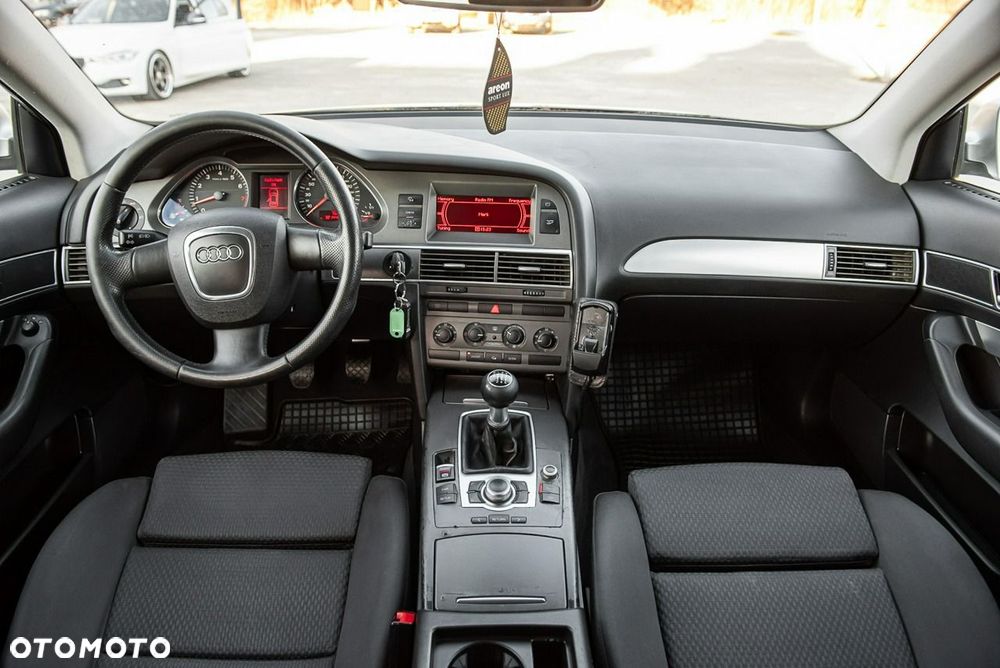 Audi A6 Avant 2.4 - 5