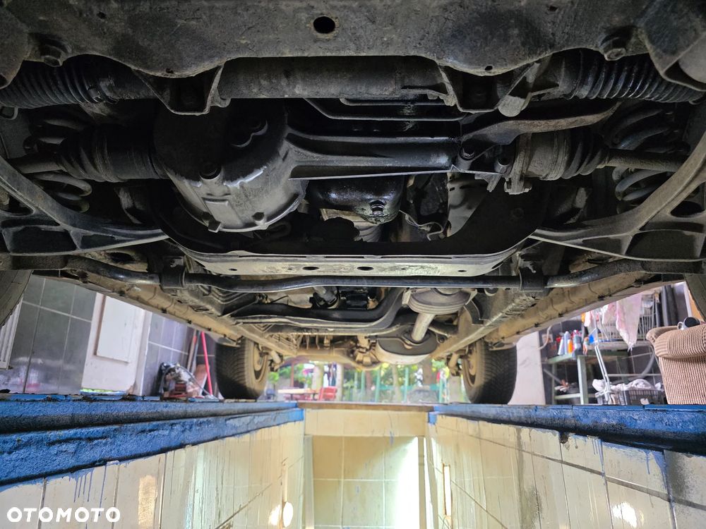 Suzuki Grand Vitara 2.0 - 11