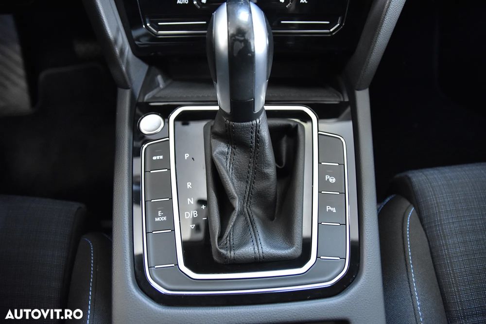 Volkswagen Passat - 17