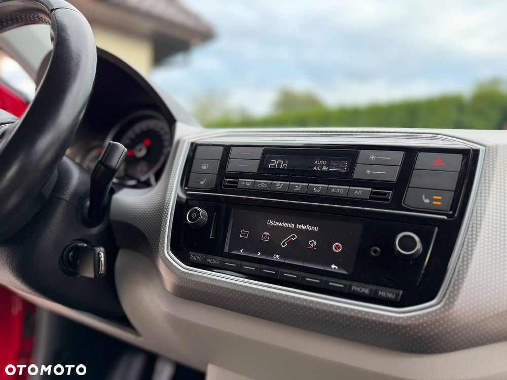 Volkswagen up! street - 11