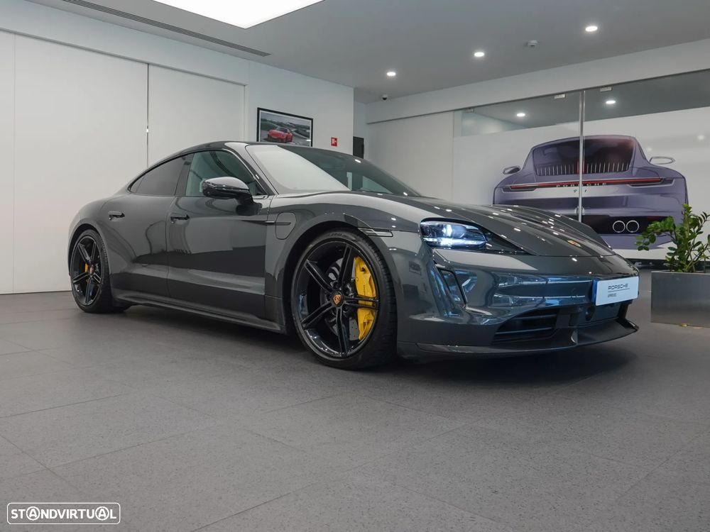 Porsche Taycan Turbo S - 7