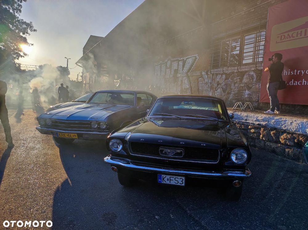 Ford Mustang - 13