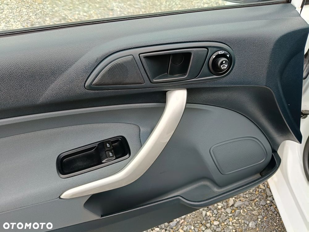 Ford Fiesta - 22