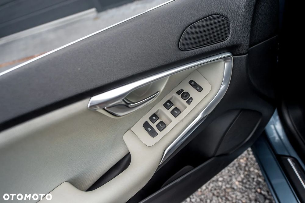 Volvo V40 - 24