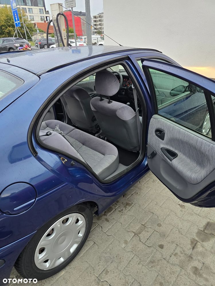 Renault Megane 1.4 16V Authentique - 17