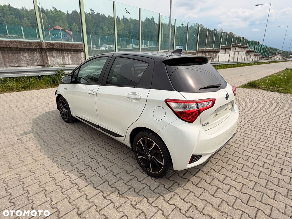 Toyota Yaris Hybrid 100 Business Edition - 3