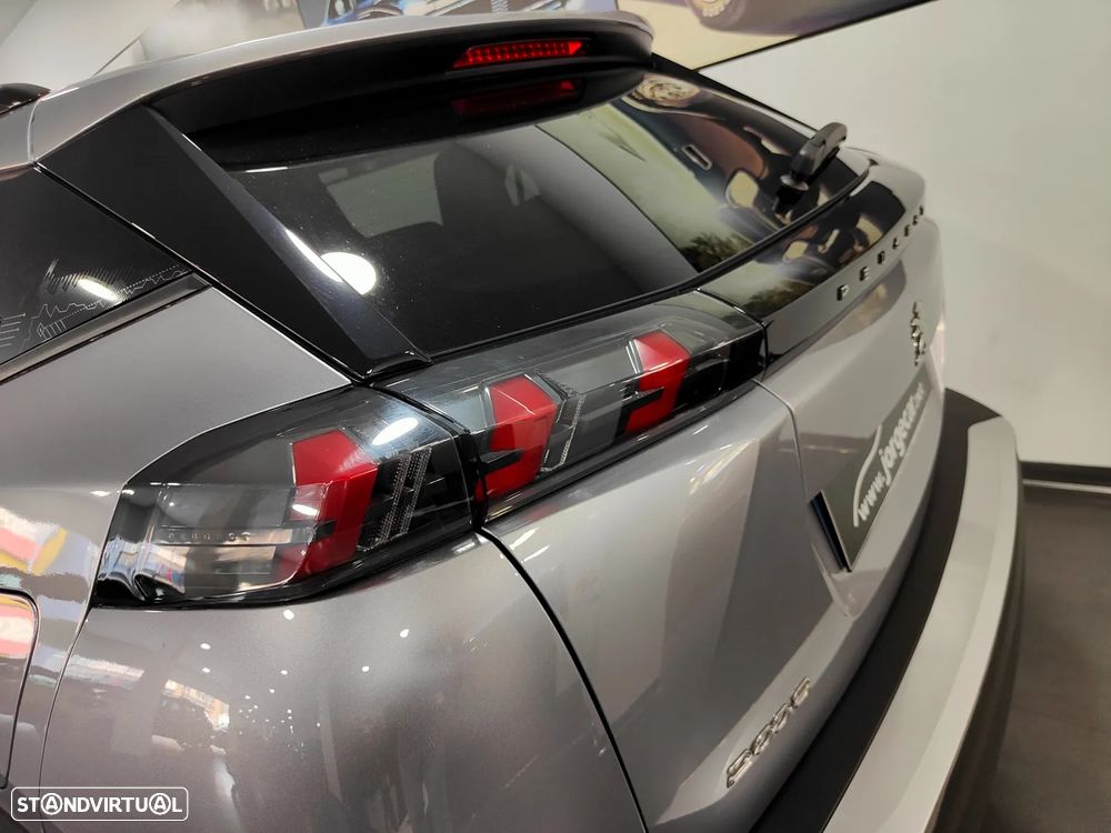 Peugeot 2008 1.2 PureTech Allure EAT8 - 27