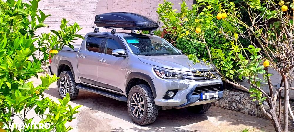 Toyota Hilux - 1