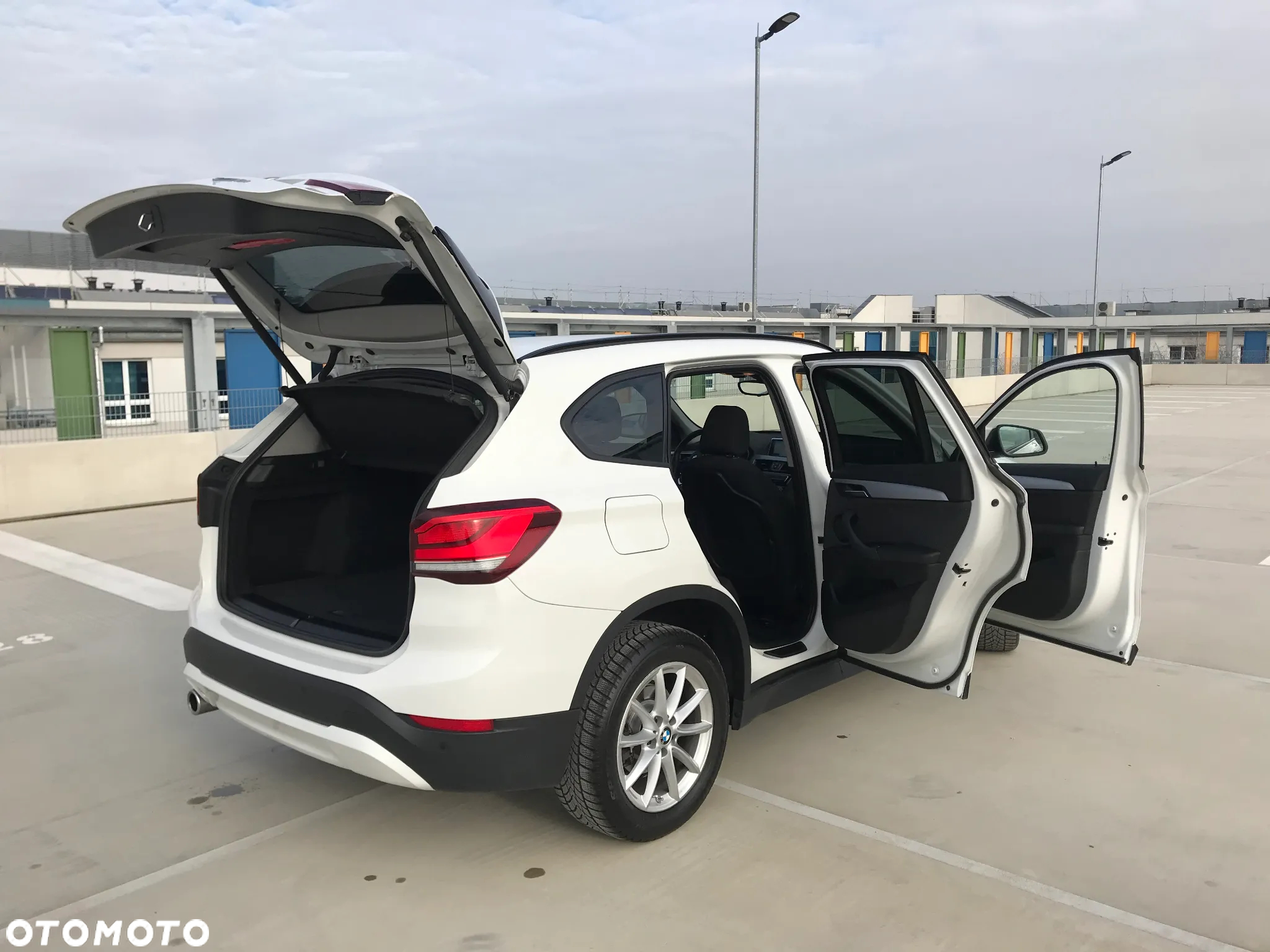 BMW X1 sDrive18i Business Edition - 12