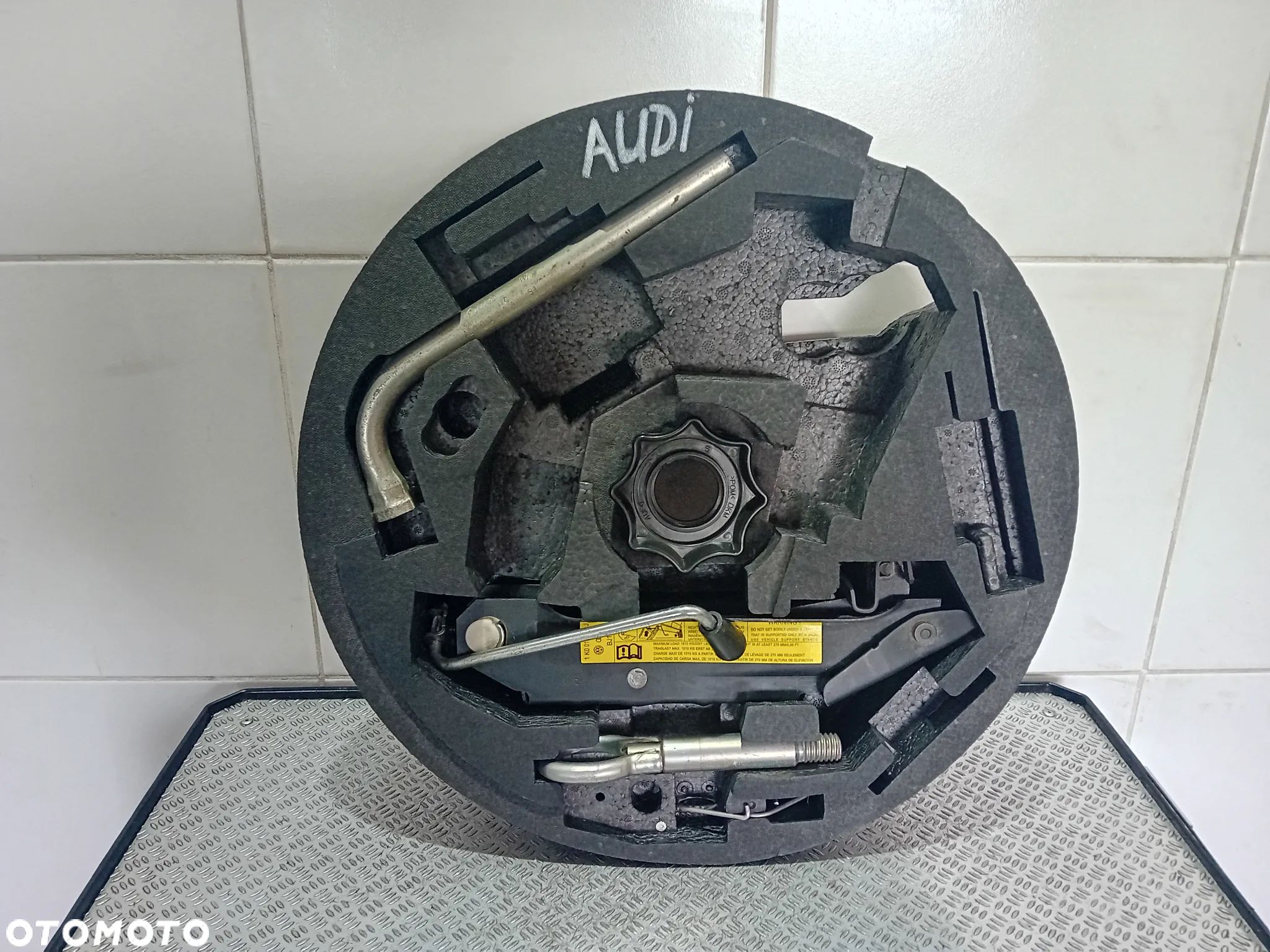 wkład bagażnika styropian komplet kluczy Audi A3 8L 2000 8P0012109E - 1