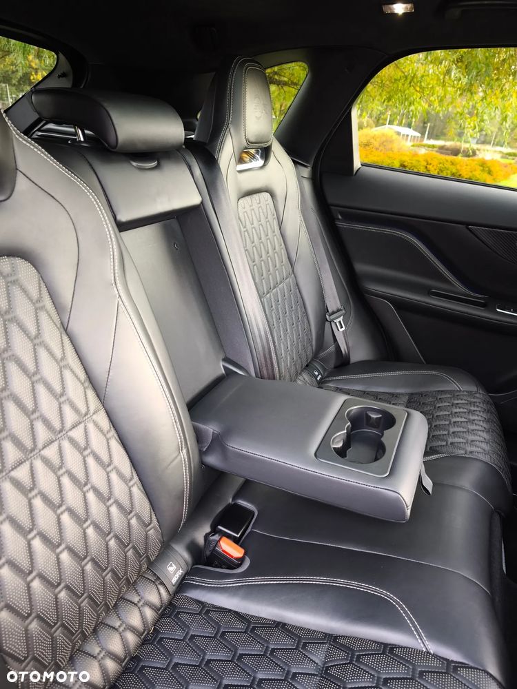 Jaguar F-Pace AWD SVR - 27