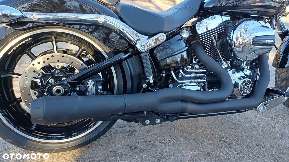 Harley-Davidson Softail Breakout - 9