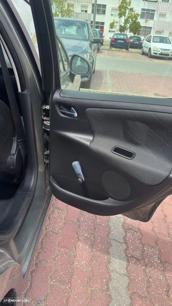 Peugeot 207 1.4 16V Trendy - 11