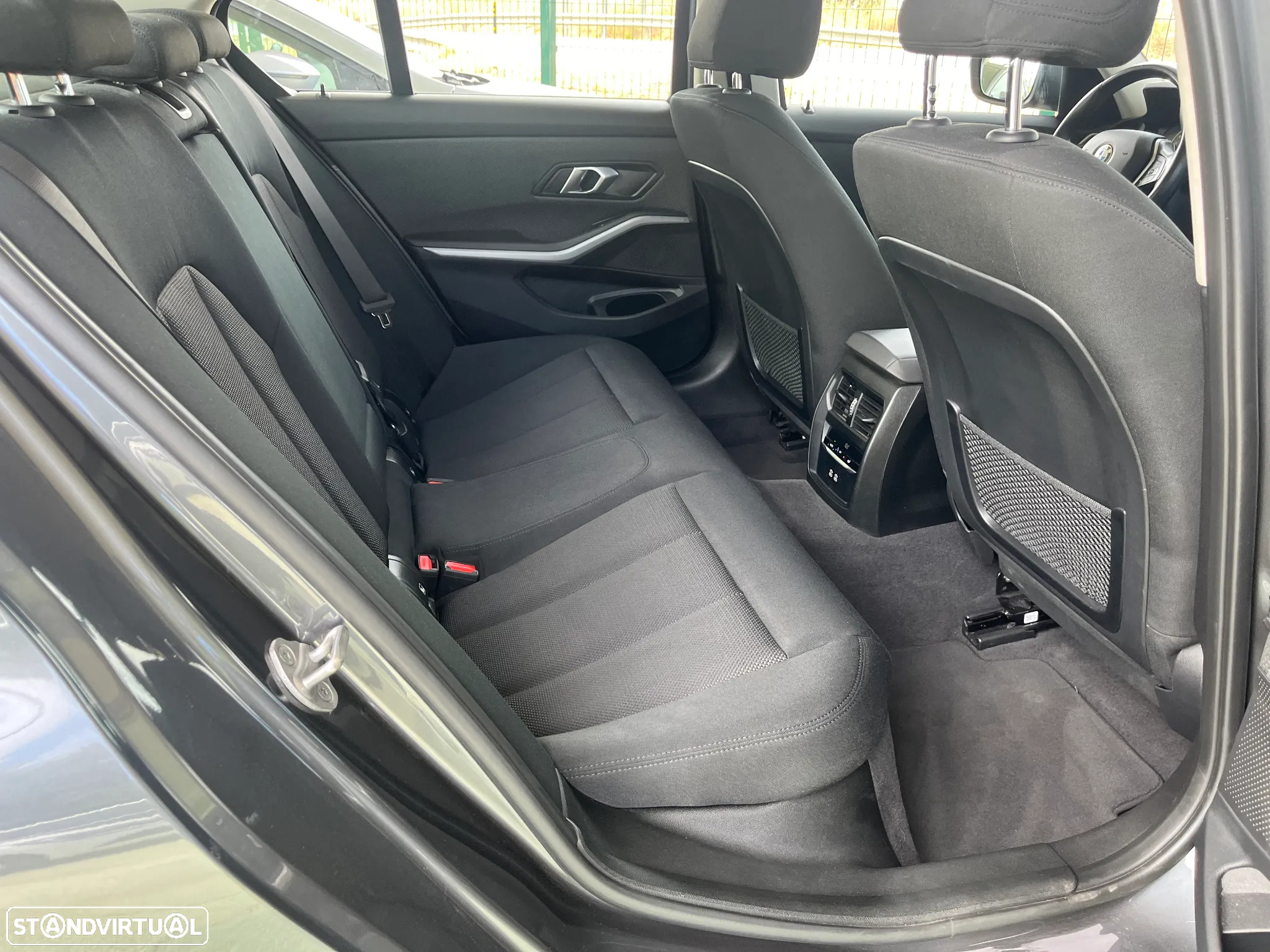 BMW 320 d Auto - 25