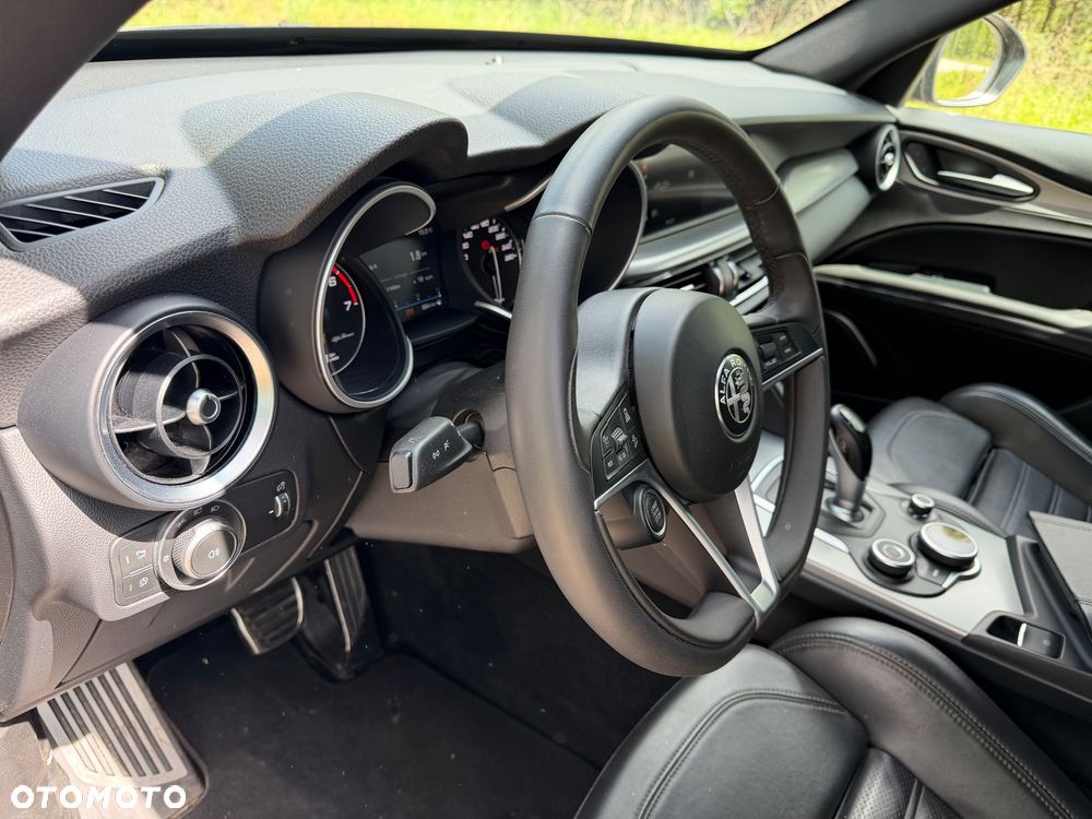 Alfa Romeo Stelvio - 15
