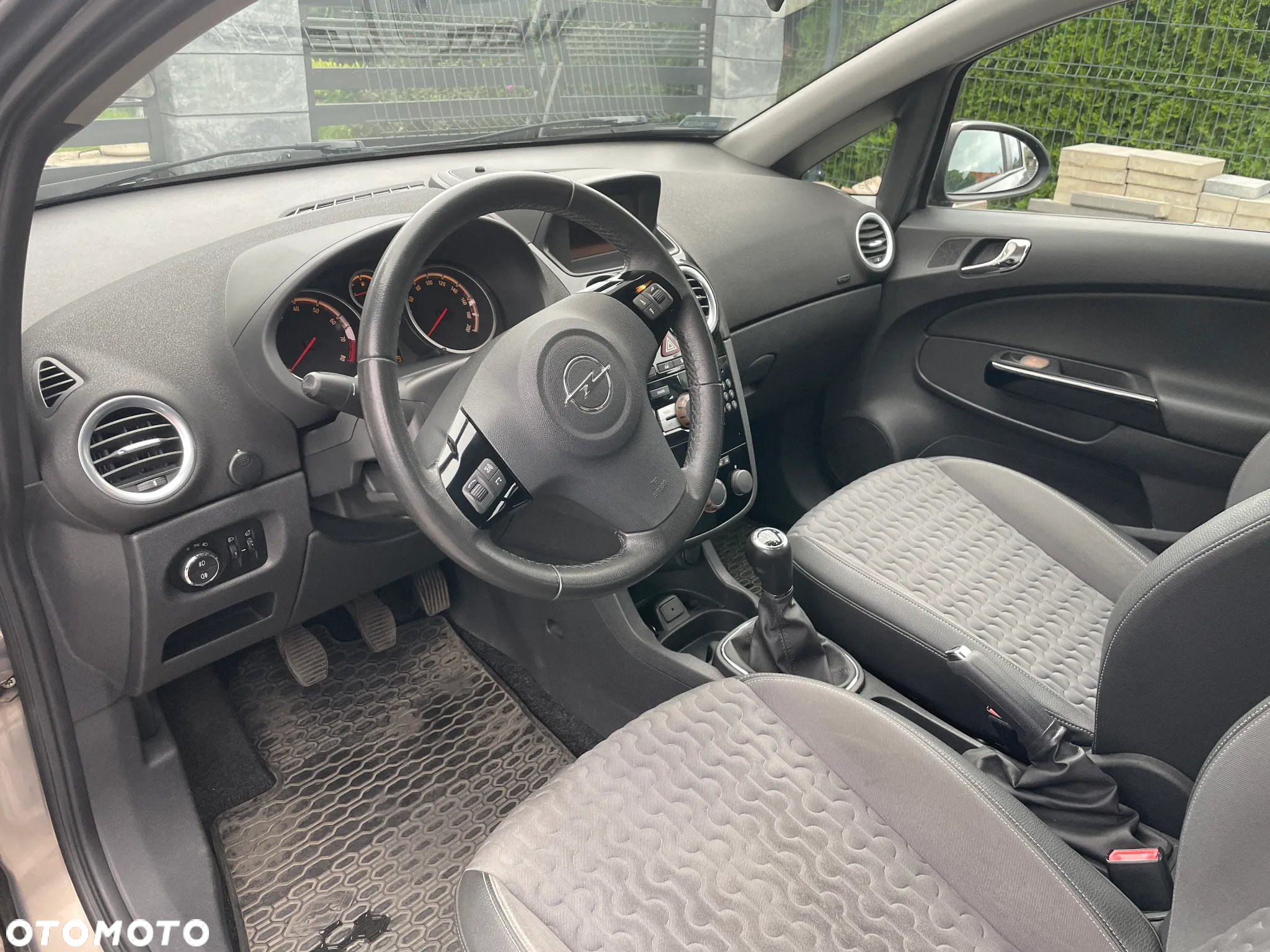 Opel Corsa 1.4 16V Cosmo - 9