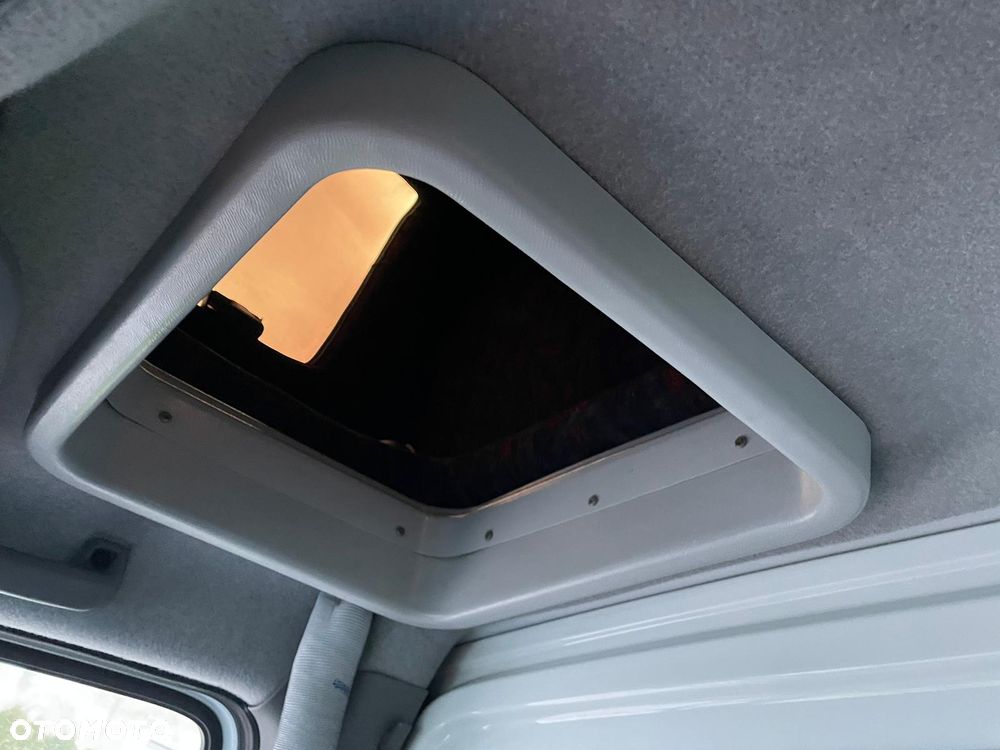 Mercedes-Benz SPRINTER - 24