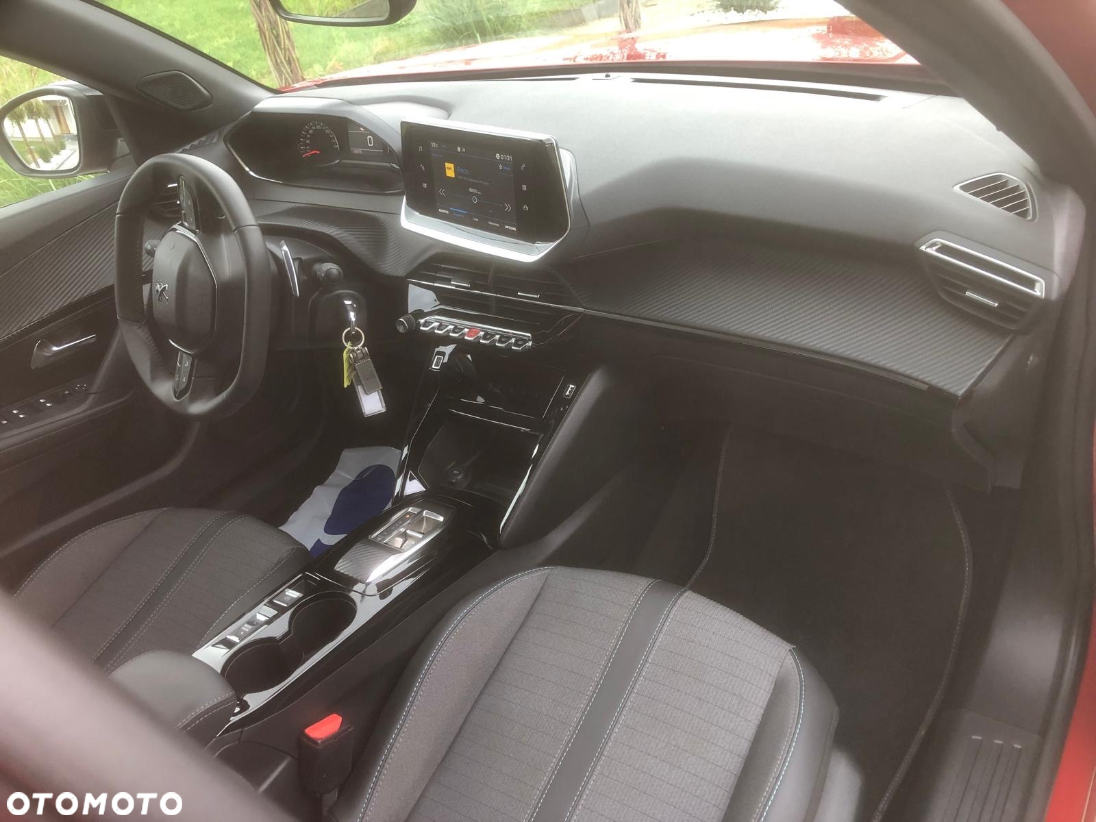 Peugeot 2008 PureTech 130 Allure S&S EAT8 - 8