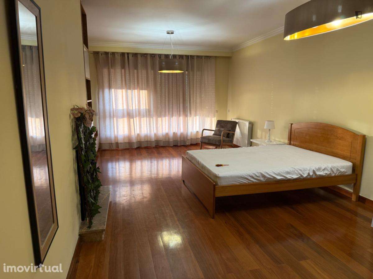 Quarto - localizado em Vermoim Porto - Grande imagem: 2/18