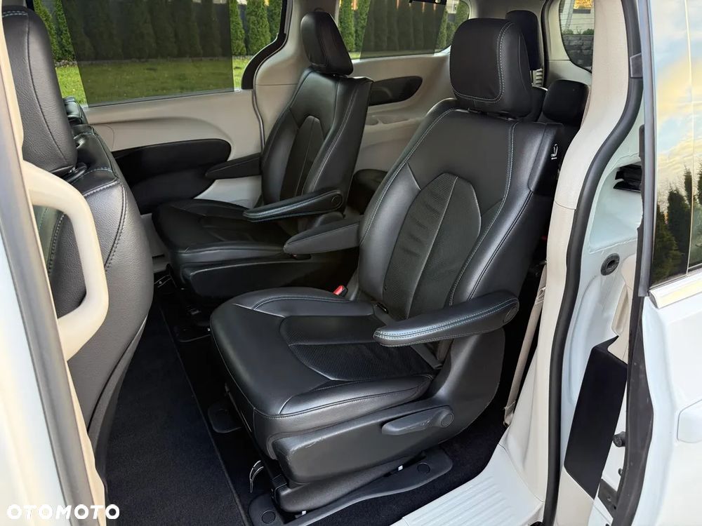 Chrysler Pacifica - 31