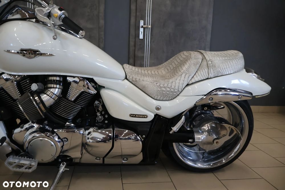 Suzuki Intruder - 23