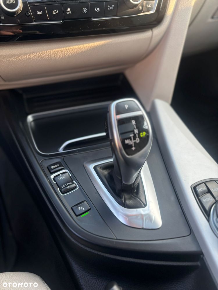 BMW Seria 3 320d Luxury Line - 19