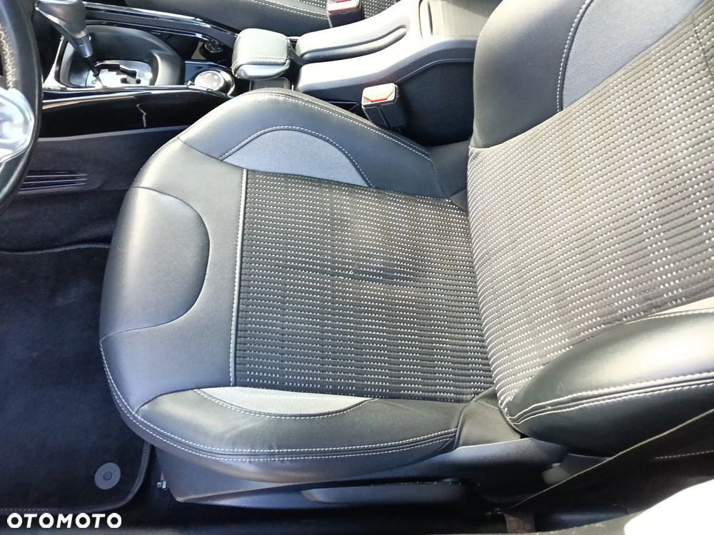 Peugeot 2008 PureTech 110 Stop&Start EAT6 Allure - 12