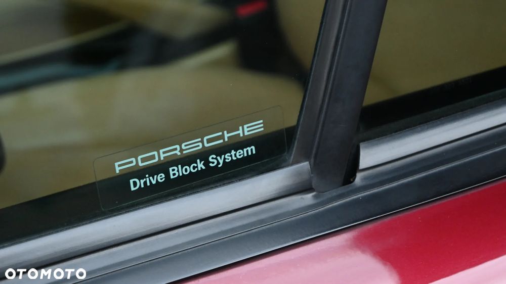 Porsche 911 Carrera - 30