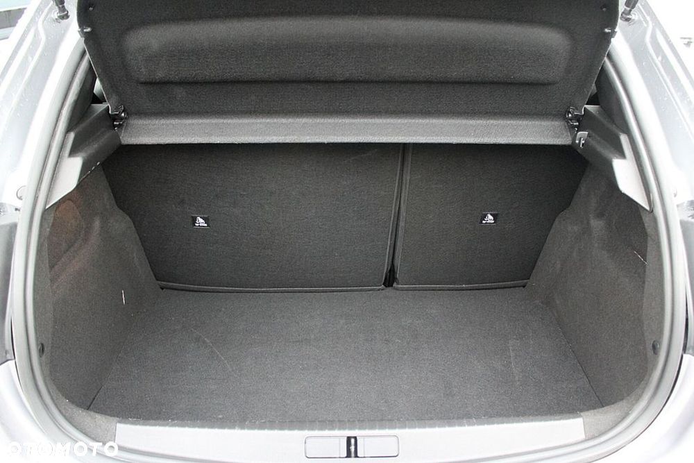 Peugeot 208 - 23
