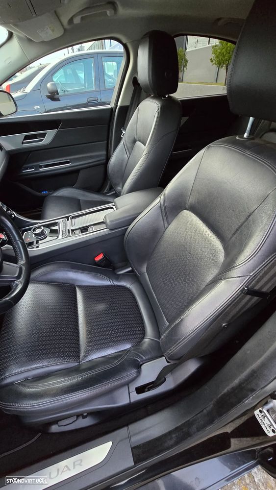 Jaguar XF 2.0 D Prestige Aut. - 30