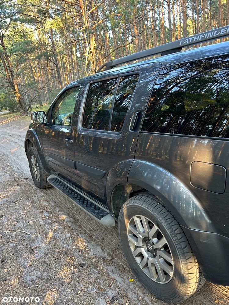 Nissan Pathfinder 2.5 D LE EU5 - 4