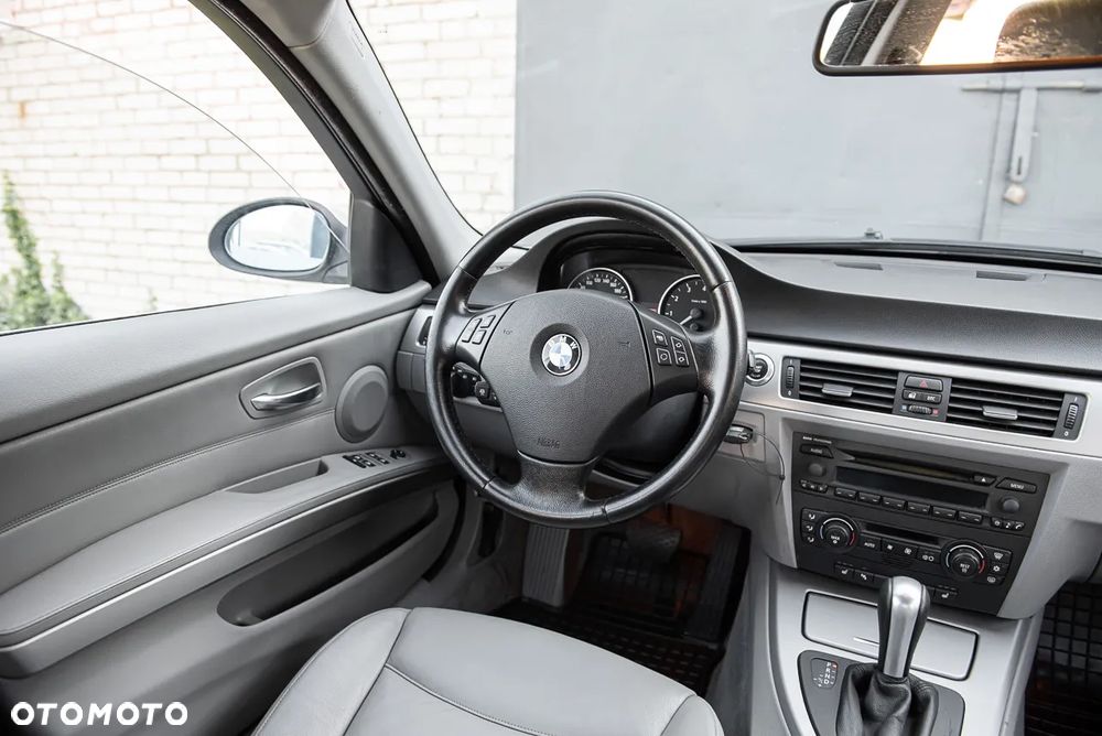 BMW Seria 3 325i - 16