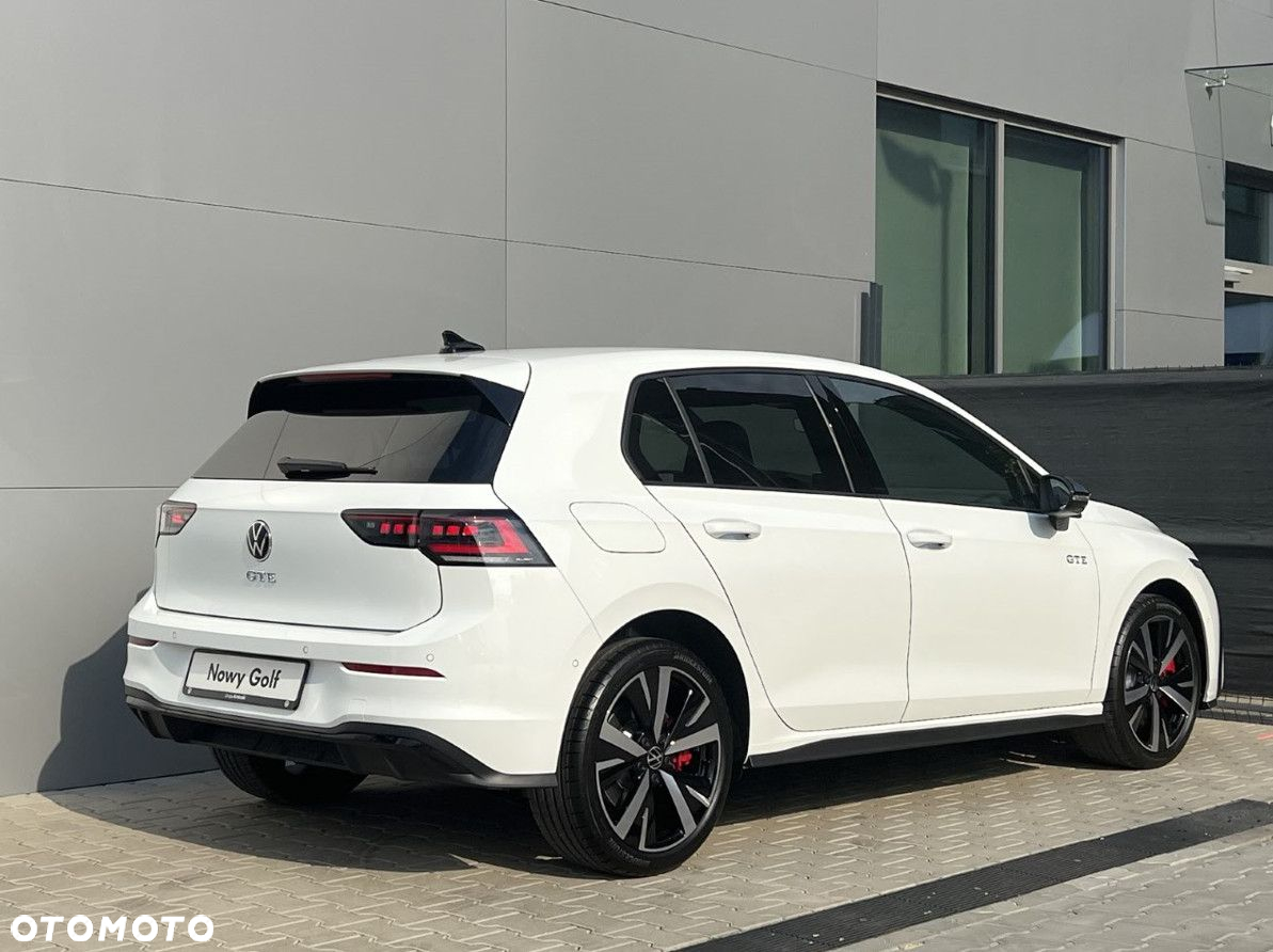 Volkswagen Golf - 8