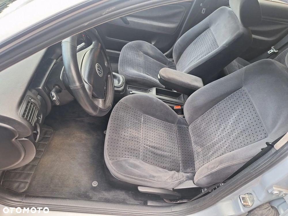 Volkswagen Passat 1.6 Comfortline - 4