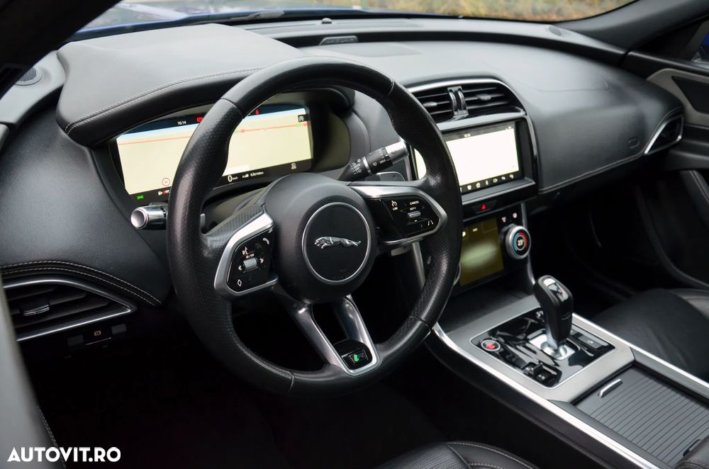 Jaguar XE 2.0 AWD R-Sport - 17