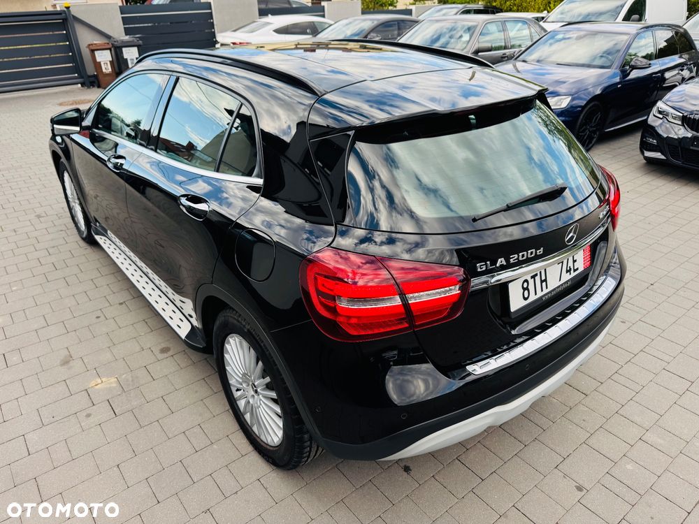 Mercedes-Benz GLA 200 d 4Matic 7G-DCT - 8