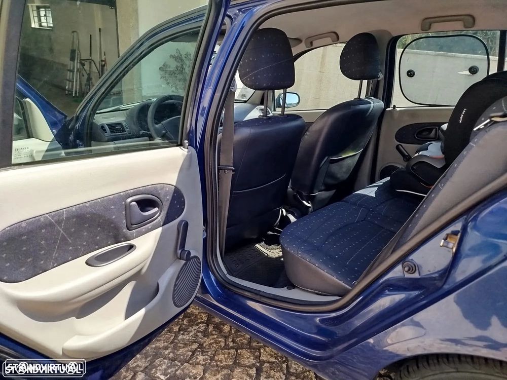 Renault Clio 1.2 16V Expression - 18