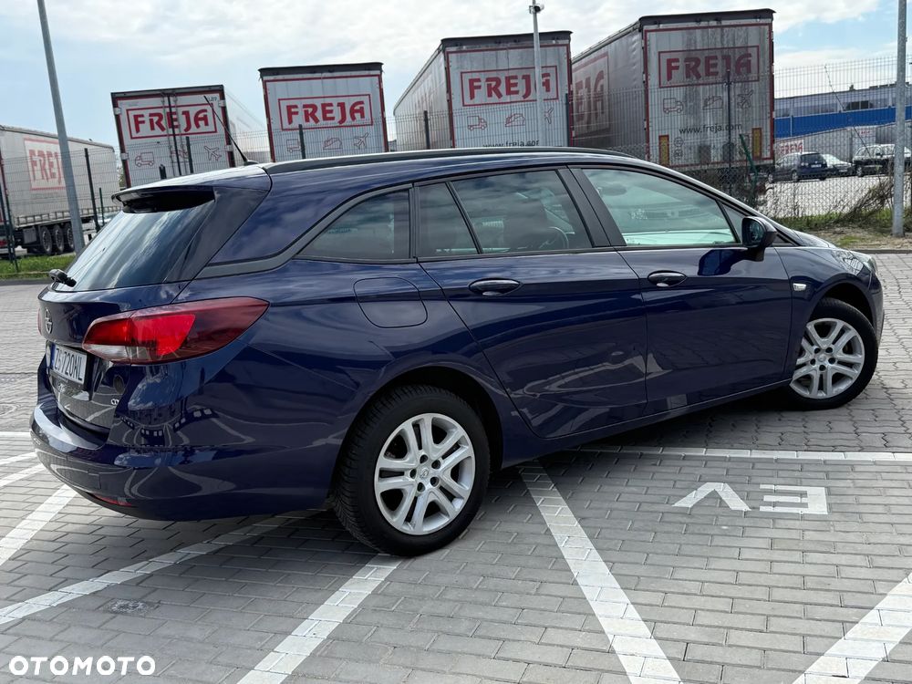 Opel Astra 1.6 CDTI Executive - 5