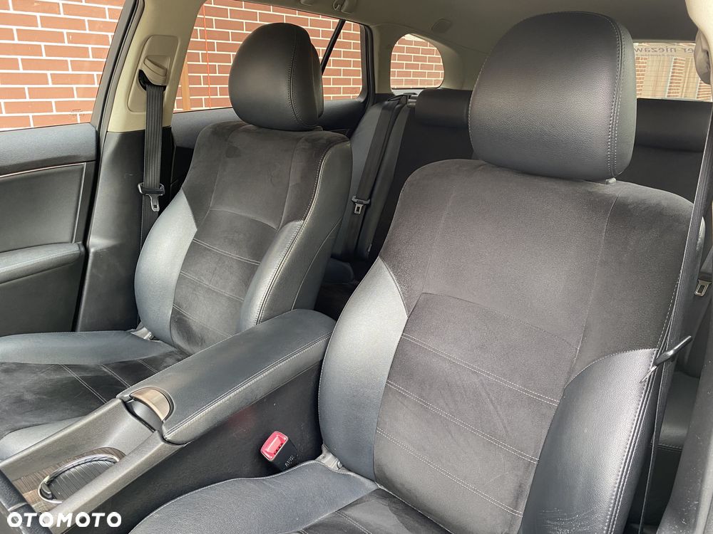 Toyota Avensis 2.0 Premium MS - 11