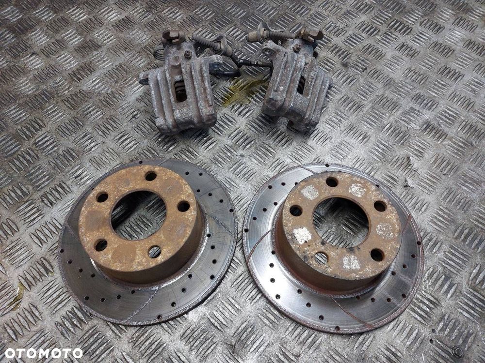 TARCZE HAMULCOWE TYŁ + ZACISKI VOLKSWAGEN PASSAT B5 - 1