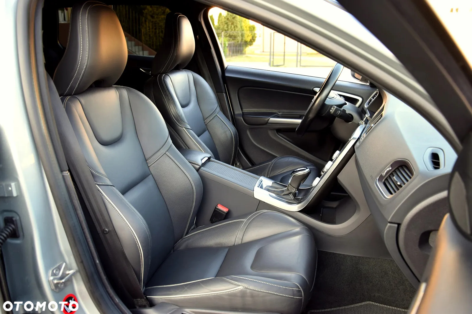 Volvo V60 D5 AWD R-Design Summum - 22